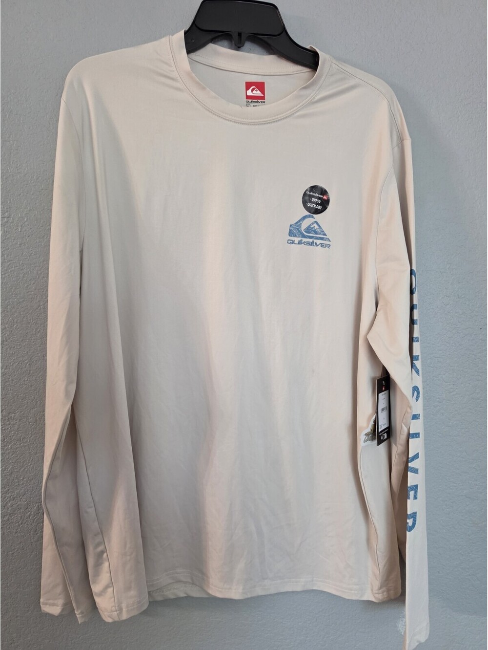 quiksilver t-shirtThis Quiksilver long-sleeve rashguard features UPF 50 sun prot